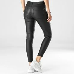 Nouveau 🌟 Pantalon Simili Cuir Skinny Femme New Royal Biker Noir de Only ✨ -Promos Only Boutique only 282689 15121410 BLACK 20210916T155546 04
