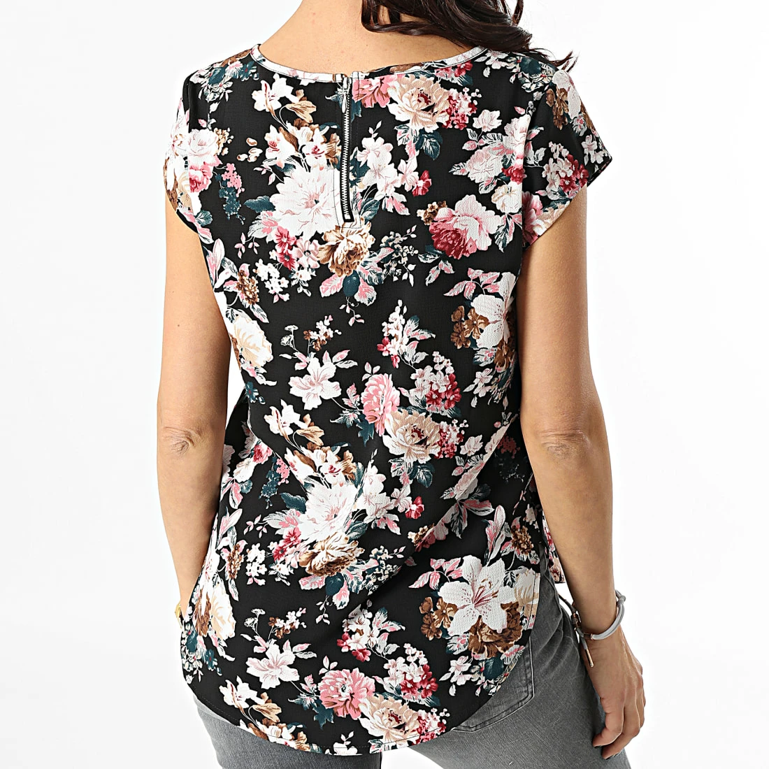 Grosses soldes 😍 Top Femme Vic Noir Floral de Only 🤩 4 Grosses soldes 😍 Top Femme Vic Noir Floral de Only 🤩 – Image 4