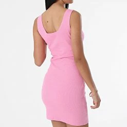 Vente flash 🛒 Robe Tee 👚 Shirt Femme Jade Rose de Only ⌛ -Promos Only Boutique only 313563 15257381 SACHET PINK 20220415T155051 04