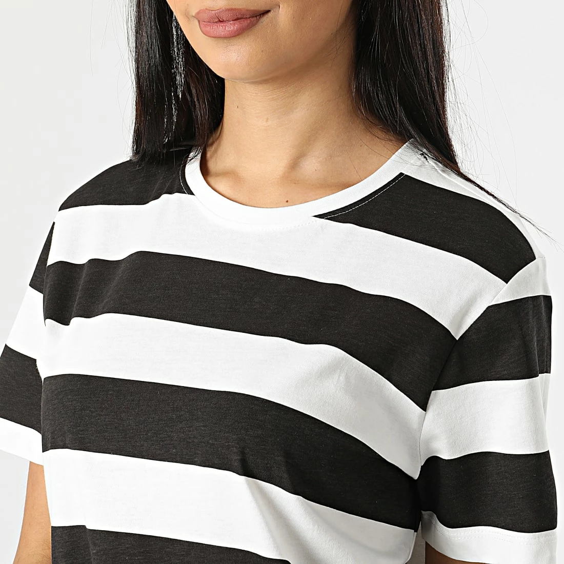 Offres 🎉 Robe Tee 👕 Shirt Femme June Stripe Noir Blanc de Only ✨ 2 Offres 🎉 Robe Tee 👕 Shirt Femme June Stripe Noir Blanc de Only ✨ – Image 2
