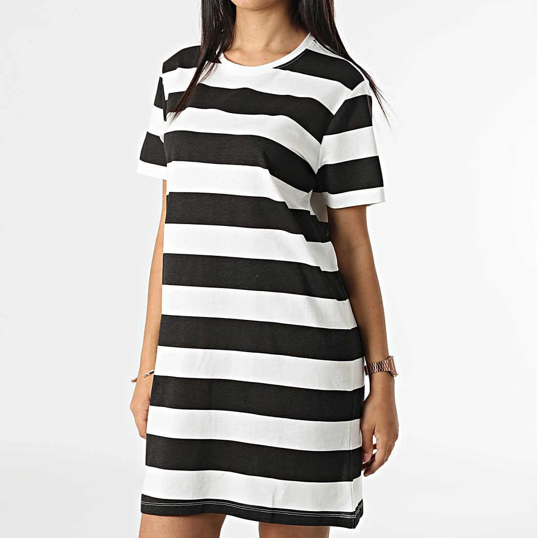 Offres 🎉 Robe Tee 👕 Shirt Femme June Stripe Noir Blanc de Only ✨ 3 Offres 🎉 Robe Tee 👕 Shirt Femme June Stripe Noir Blanc de Only ✨ – Image 3