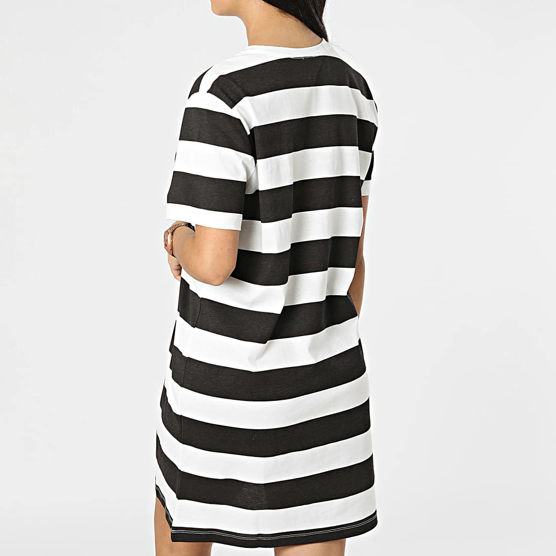 Offres 🎉 Robe Tee 👕 Shirt Femme June Stripe Noir Blanc de Only ✨ 4 Offres 🎉 Robe Tee 👕 Shirt Femme June Stripe Noir Blanc de Only ✨ – Image 4