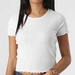 Sortie 👍 Tee 👕 Shirt Femme Emma Blanc de Only 🤩