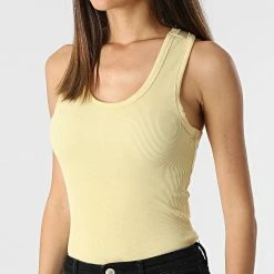 Grosses soldes 👍 Débardeur Femme Bianca Jaune de Only 🤩 6 Grosses soldes 👍 Débardeur Femme Bianca Jaune de Only 🤩 -Promos Only Boutique only 316479 15254682 STRAW 20220512T155844 03