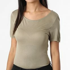 Remise 🎁 Tee 👕 Shirt Femme Carrie Vert Kaki de Only ⭐ -Promos Only Boutique only 322312 15180201 MERMAID 20220621T135844 03