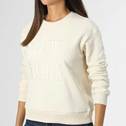 Bon marché ⌛ Sweat Crewneck Femme New York Beige de Only 👏 -Promos Only Boutique only 331554 15221015 WHITE CAP GRAY 20220819T135717 03