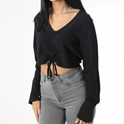 Vente flash 🛒 Top Crop Femme Col V Nova Life 15273057 Noir de Only ❤️ 6 Vente flash 🛒 Top Crop Femme Col V Nova Life 15273057 Noir de Only ❤️ -Promos Only Boutique only 338216 15273057 BLACK 20221103T112839 03