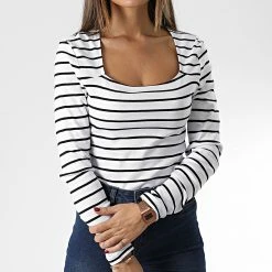 Meilleure affaire 😀 Tee 👕 Shirt Femme A Rayures 15273195 Blanc Noir de Only 👏