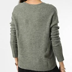 Meilleur prix 😍 Pull Femme Col V 15207823 Vert Kaki de Only ⌛ -Promos Only Boutique only 339303 15207823 KALAMATA MEL 20221013T153332 04